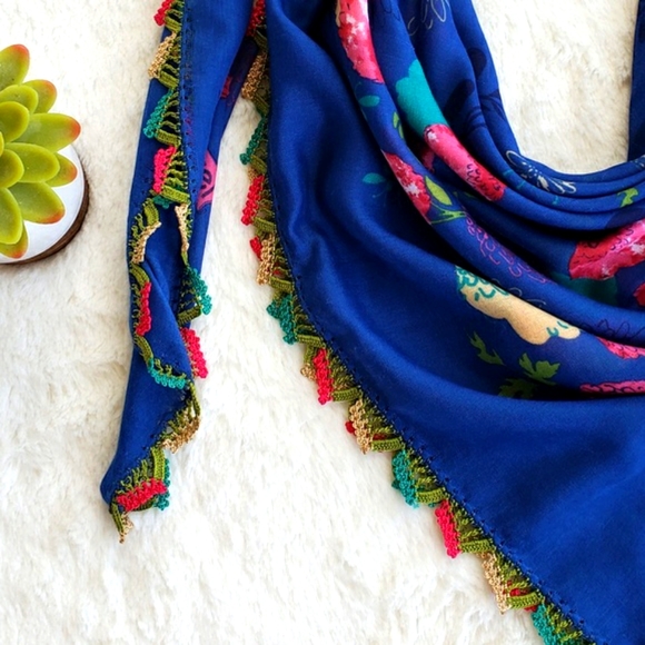 Exotic Hand Made Needle Lace Scarf - Picture 4 of 4